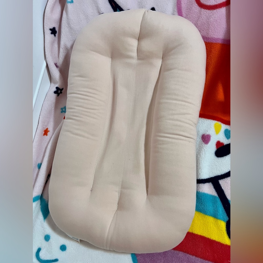 Like new blush pink snuggle me organic